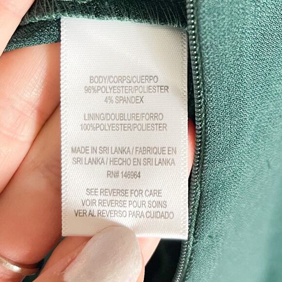 Donna Ricco NWOT Keyhole Sleeveles Hardware Embellished Halter Jumpsuit Green 10 - Picture 4 of 5